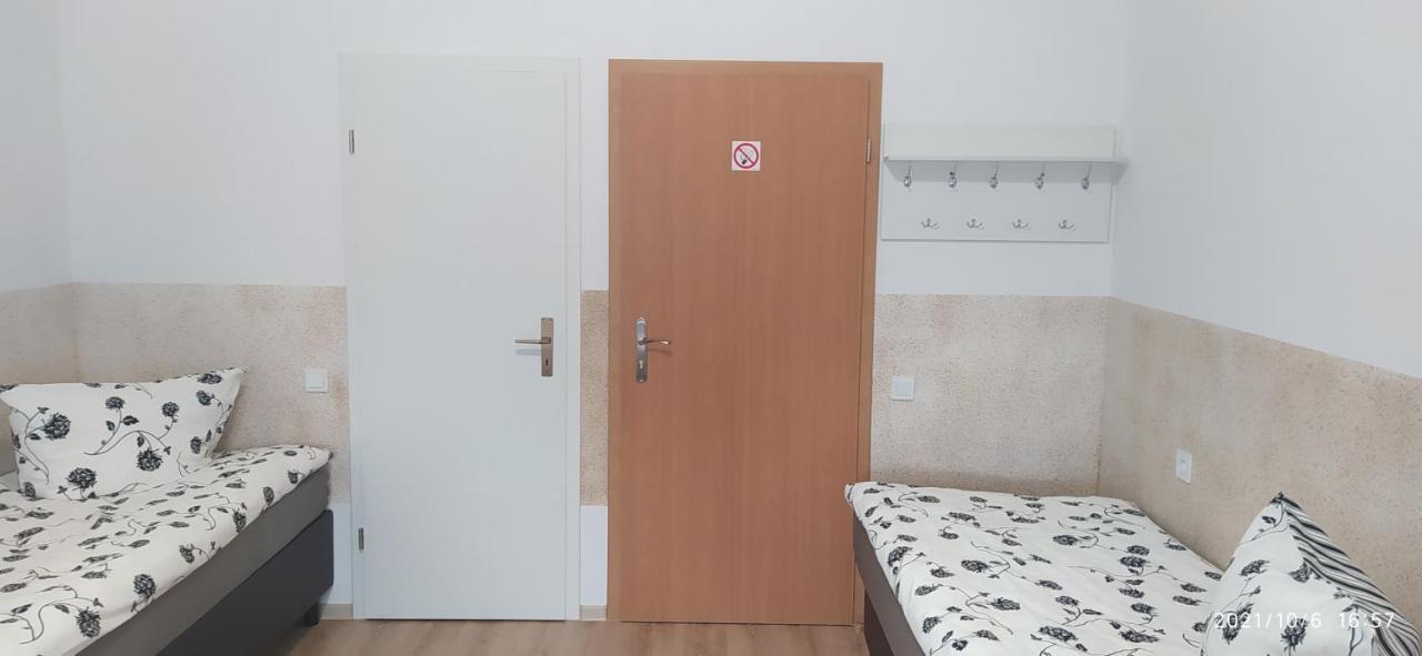 4U Hostel Zgorzelec - Free Parking Jedrzychowice  Buitenkant foto