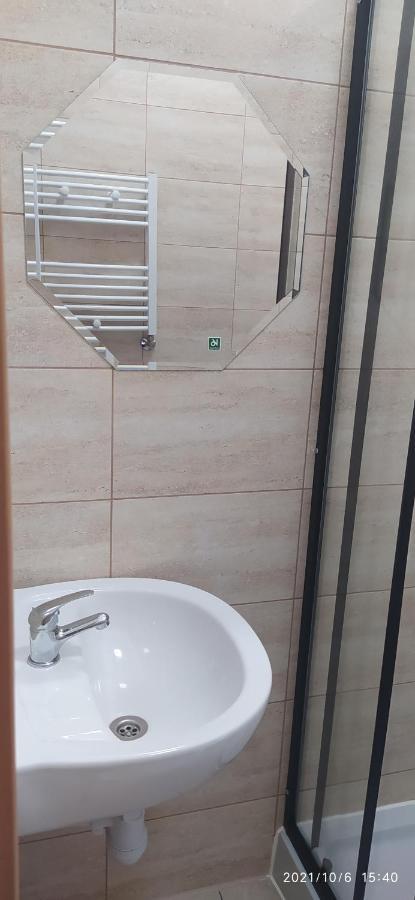 4U Hostel Zgorzelec - Free Parking Jedrzychowice  Buitenkant foto